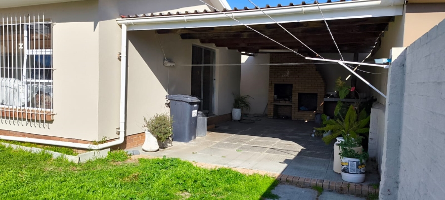 3 Bedroom Property for Sale in Churchill Estate Western Cape